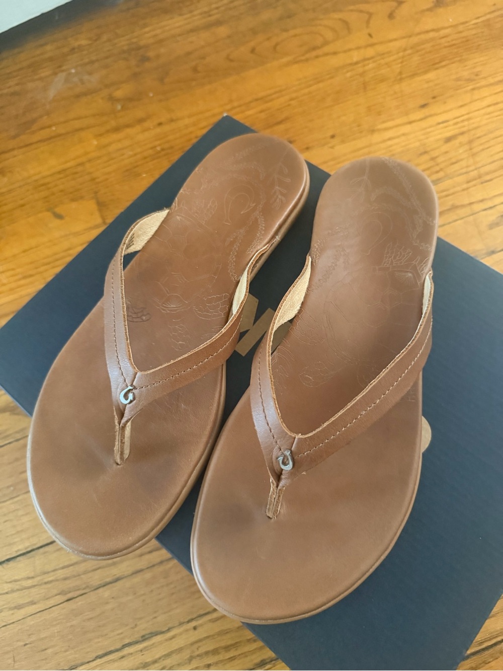 OluKai HONU Women's Brown Leather Flip-Flop Sandals - Picture 10 of 10